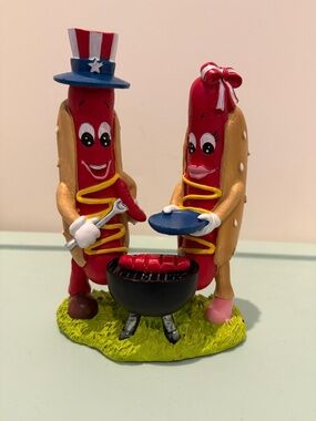 Awesome Patriotic Hot Dog Couple Figurine with Grill- NWT